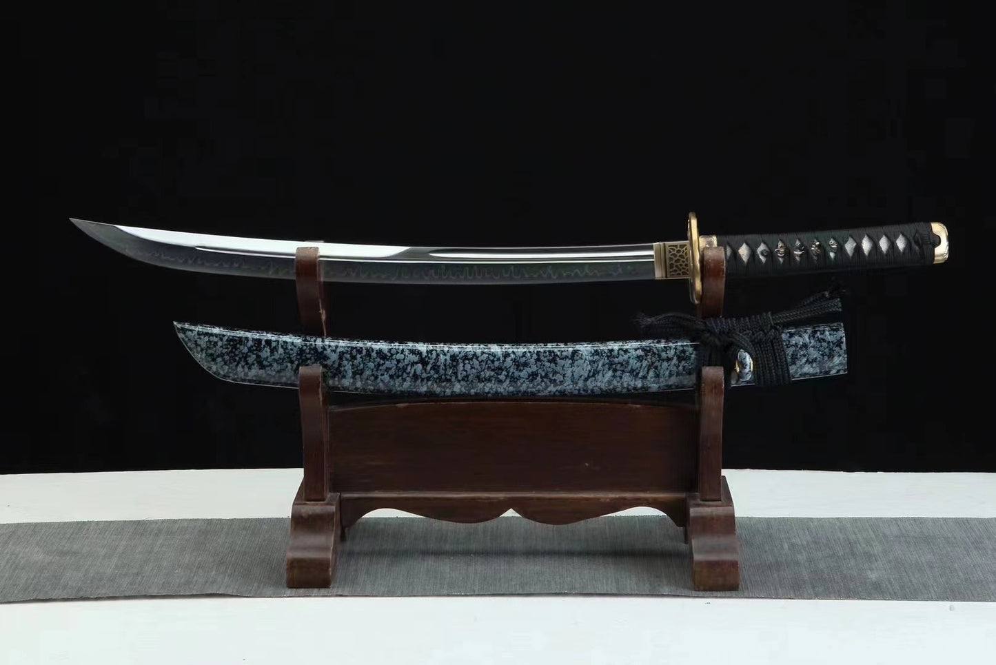 Chisa Katana with Beautiful Vase Surface